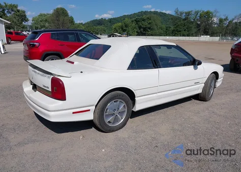 1991 Oldsmobile Cutlass Supreme z USA, uszkodzony, nr VIN 1G3WT34T7MD382291
